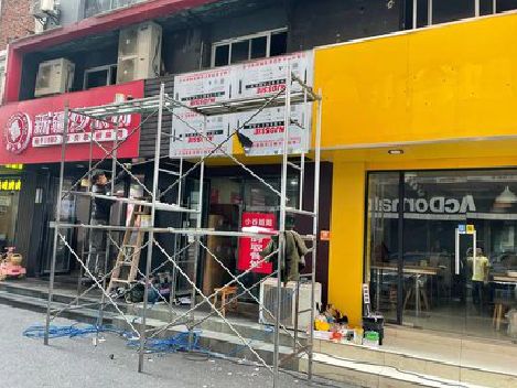 蒙自制作广告招牌如何避免它发黄？